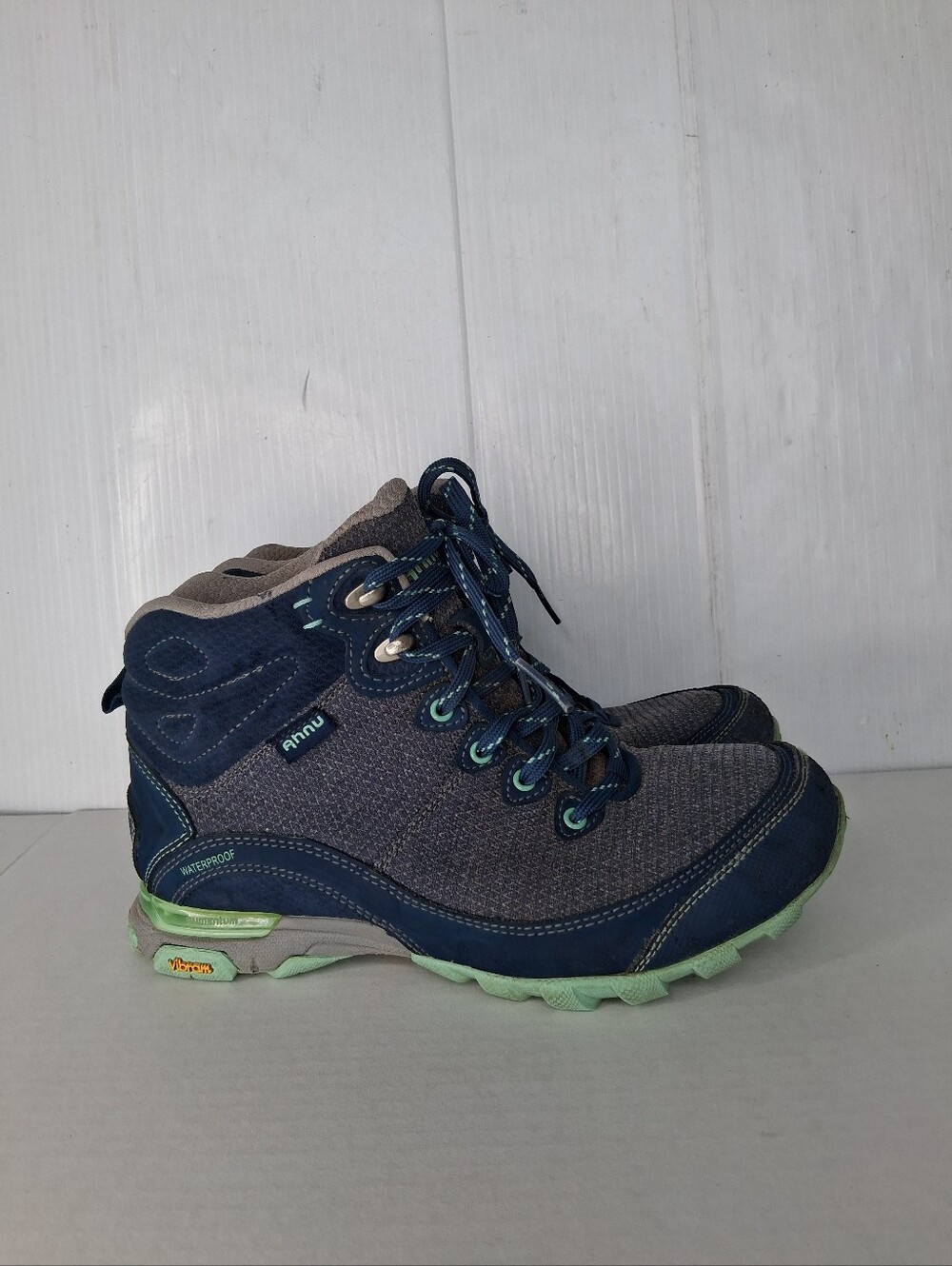 Ahnu Teva Women's Hiking Boots Size 7.5 Grey Vibram Waterproof